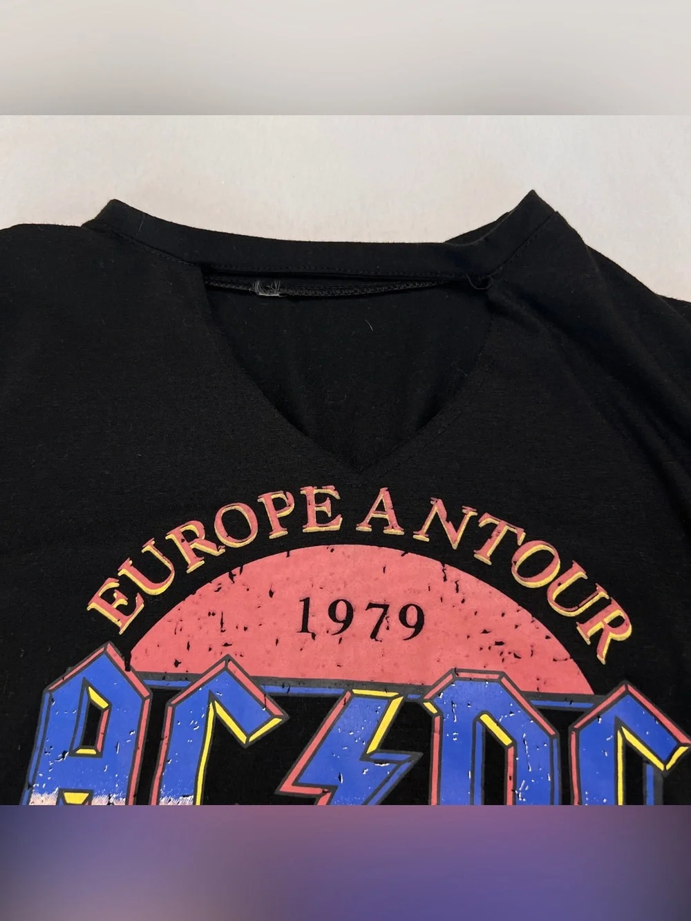 AC DC WOMEN’S SHORT SLEEVE CREW NECK GRAPHIC T SHIRT SIZE Small Band Concert - Picture 3 of 7